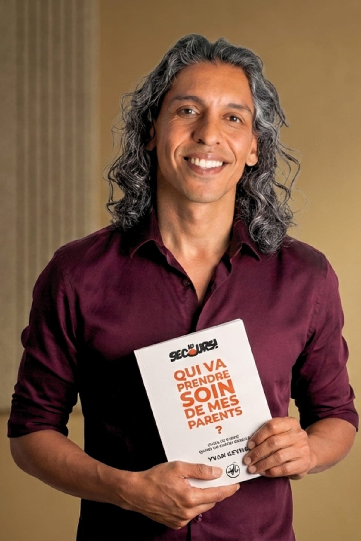 Yvan Keyna sostiene el libro «¿Quién va a cuidar de mis padres?»
